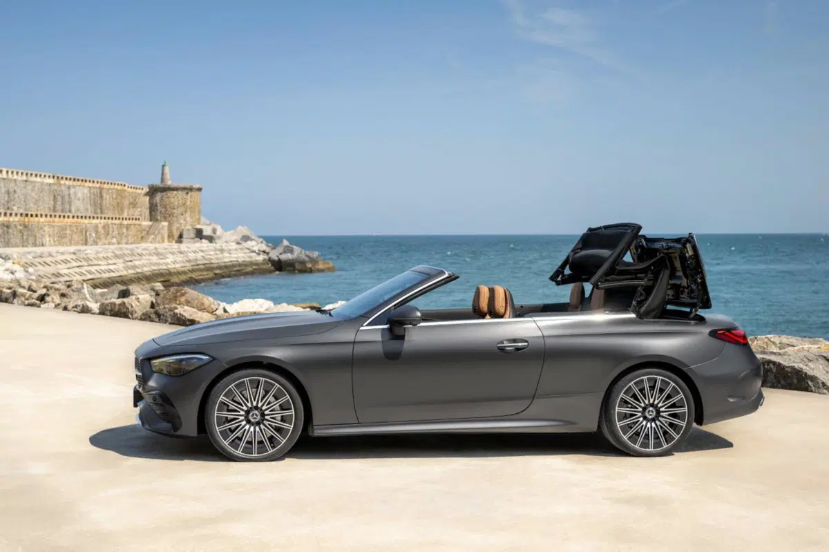 Mercedes CLE Cabriolet, pronta per l’estate en plein air  (28)