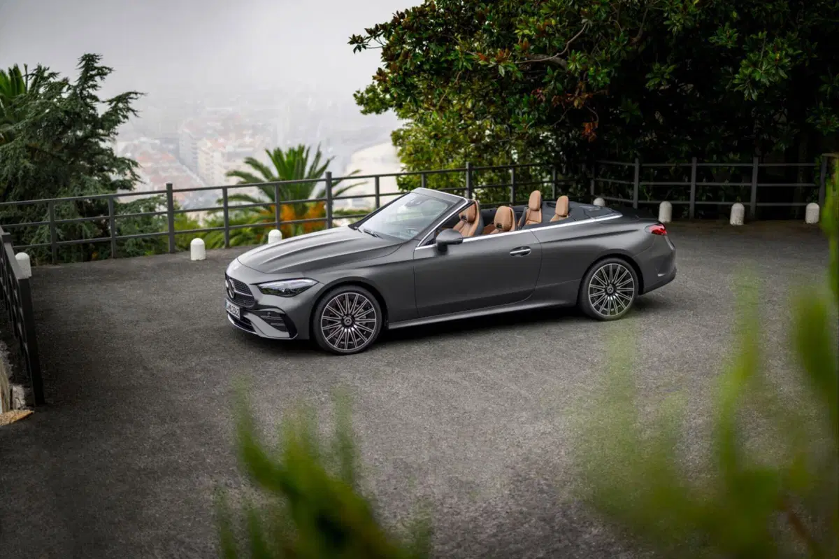 Mercedes CLE Cabriolet, pronta per l’estate en plein air  (30)