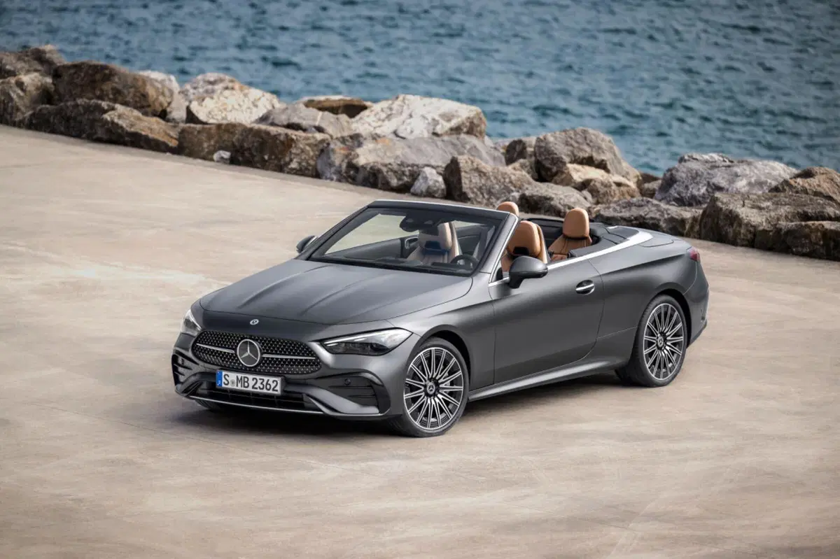Mercedes CLE Cabriolet, pronta per l’estate en plein air  (31)