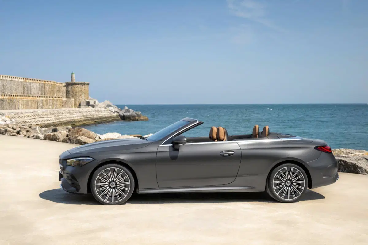 Mercedes CLE Cabriolet, pronta per l’estate en plein air  (35)