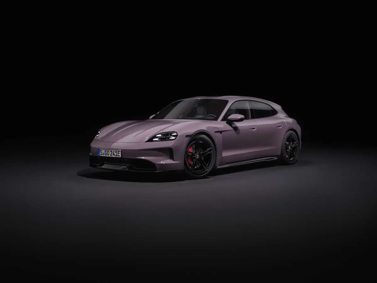 Porsche Taycan 2024: sale l'autonomia e ricarica come un fulmine [VIDEO] (3)