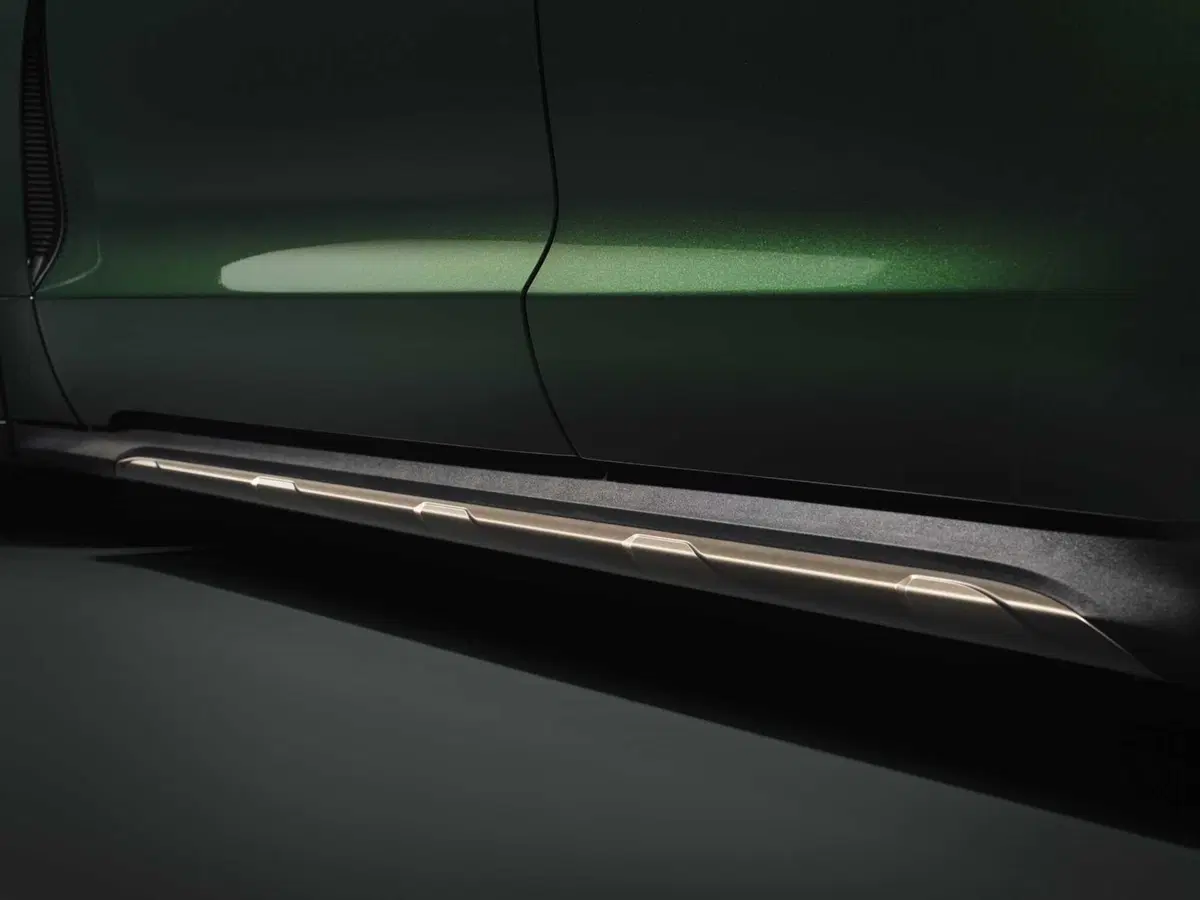 Porsche Taycan 2024: sale l'autonomia e ricarica come un fulmine [VIDEO] (31)