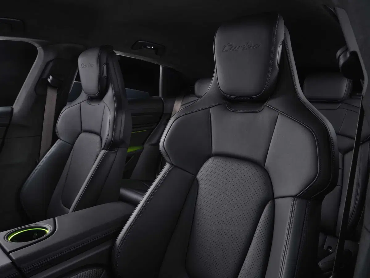 Porsche Taycan 2024: sale l'autonomia e ricarica come un fulmine [VIDEO] (35)