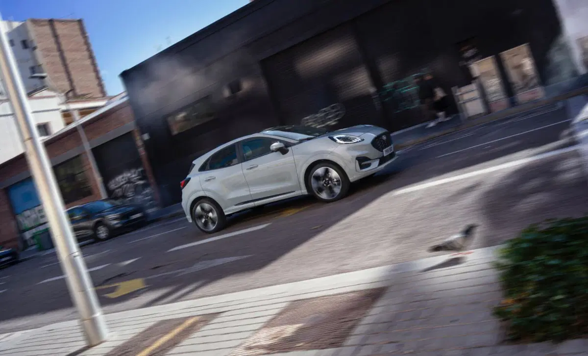 Ford Puma 2024, oltre al restyling ci sarà la variante elettrica (9)