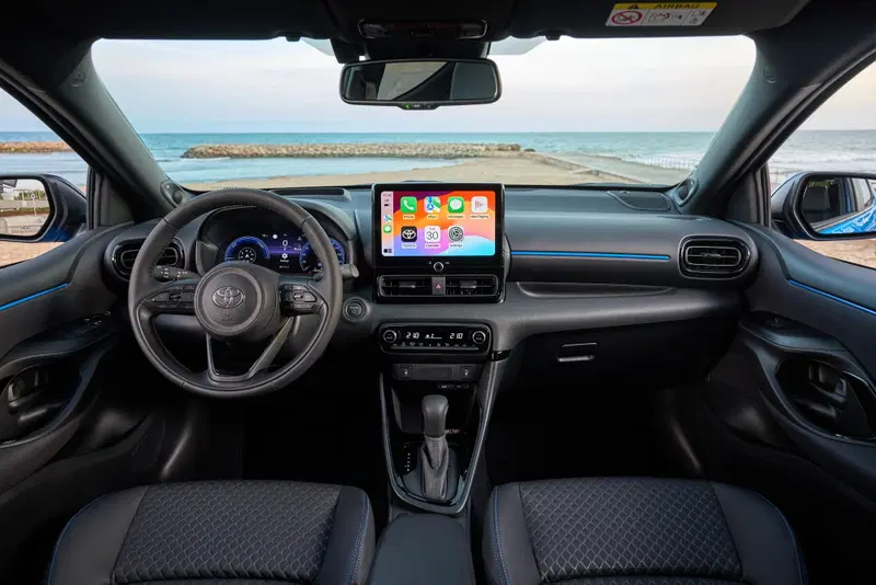 Il posto guida della nuova Toyota Yaris 2024 130 CV