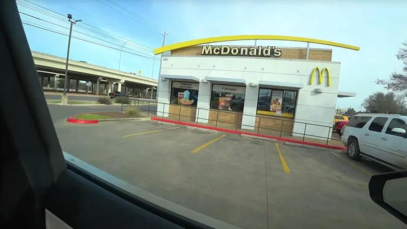 Al McDonald's con il Cybertruck, il vlog di Masterpilot dagli USA