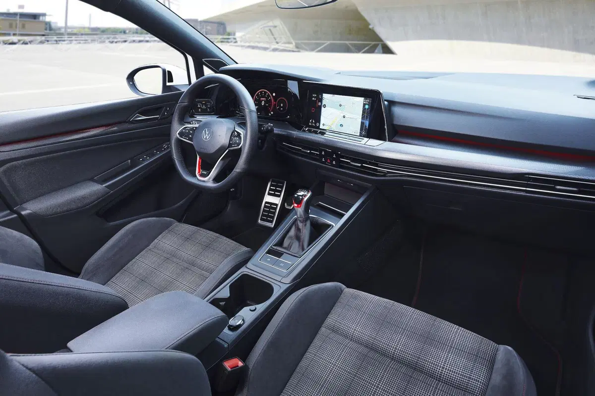 Volkswagen Golf GTI MT Ultimate: serie limitata per chiudere con eleganza il capitolo cambio manuale (7)