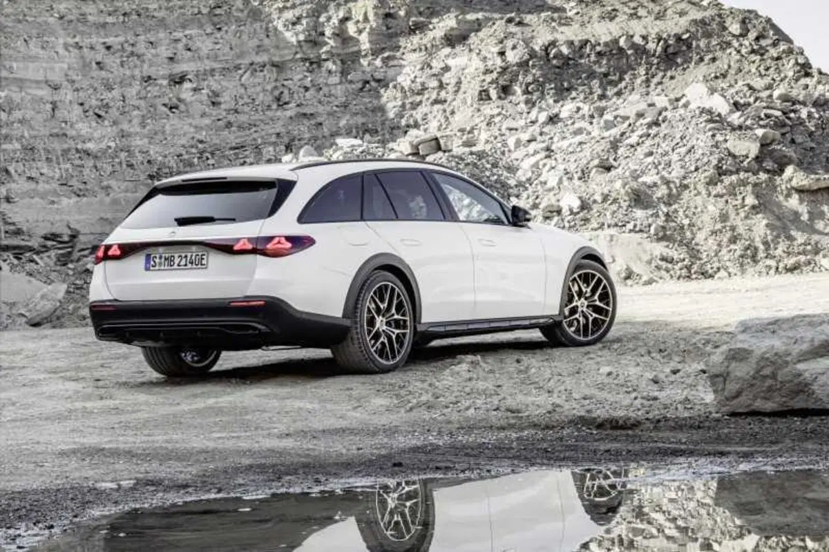 Mercedes Classe E All Terrain SW: col plug-in fa 20 con un litro, contro le leggi della fisica (2)