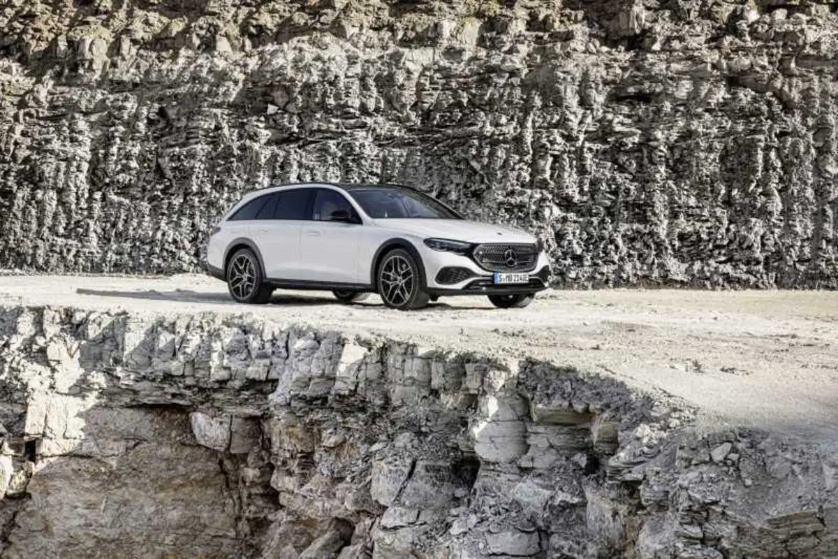 Mercedes Classe E All Terrain SW: col plug-in fa 20 con un litro, contro le leggi della fisica (3)