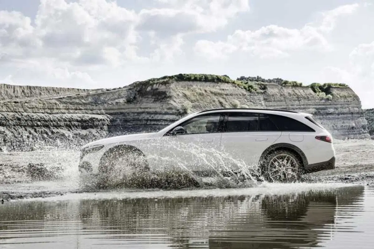Mercedes Classe E All Terrain SW: col plug-in fa 20 con un litro, contro le leggi della fisica (4)