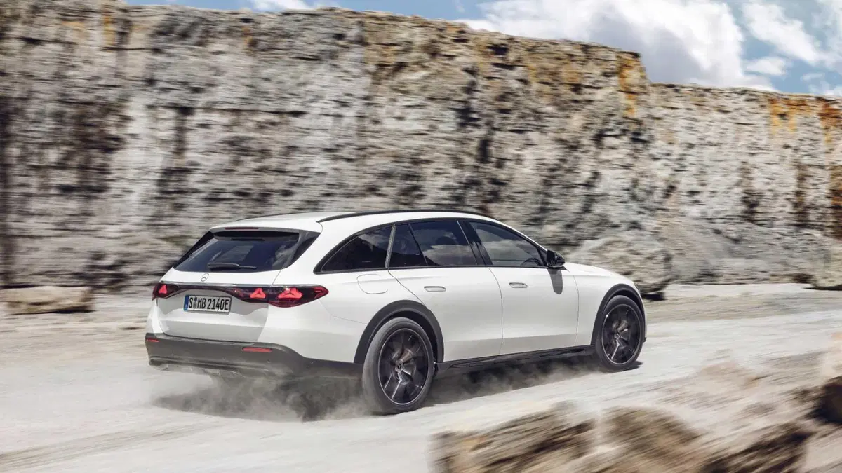 Mercedes-Benz Classe E Station Wagon 300 de Plug-in hybrid 4Matic Premium All Terrain (5)