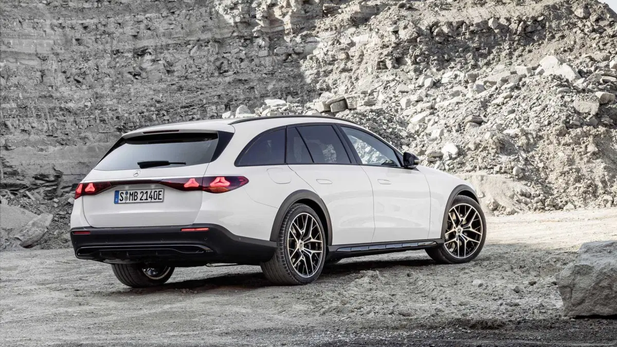 Mercedes-Benz Classe E Station Wagon 300 de Plug-in hybrid 4Matic Premium All Terrain (8)