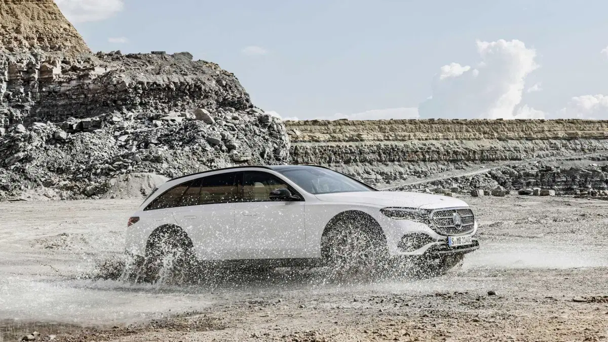 Mercedes-Benz Classe E Station Wagon 300 de Plug-in hybrid 4Matic Advanced All Terrain (3)