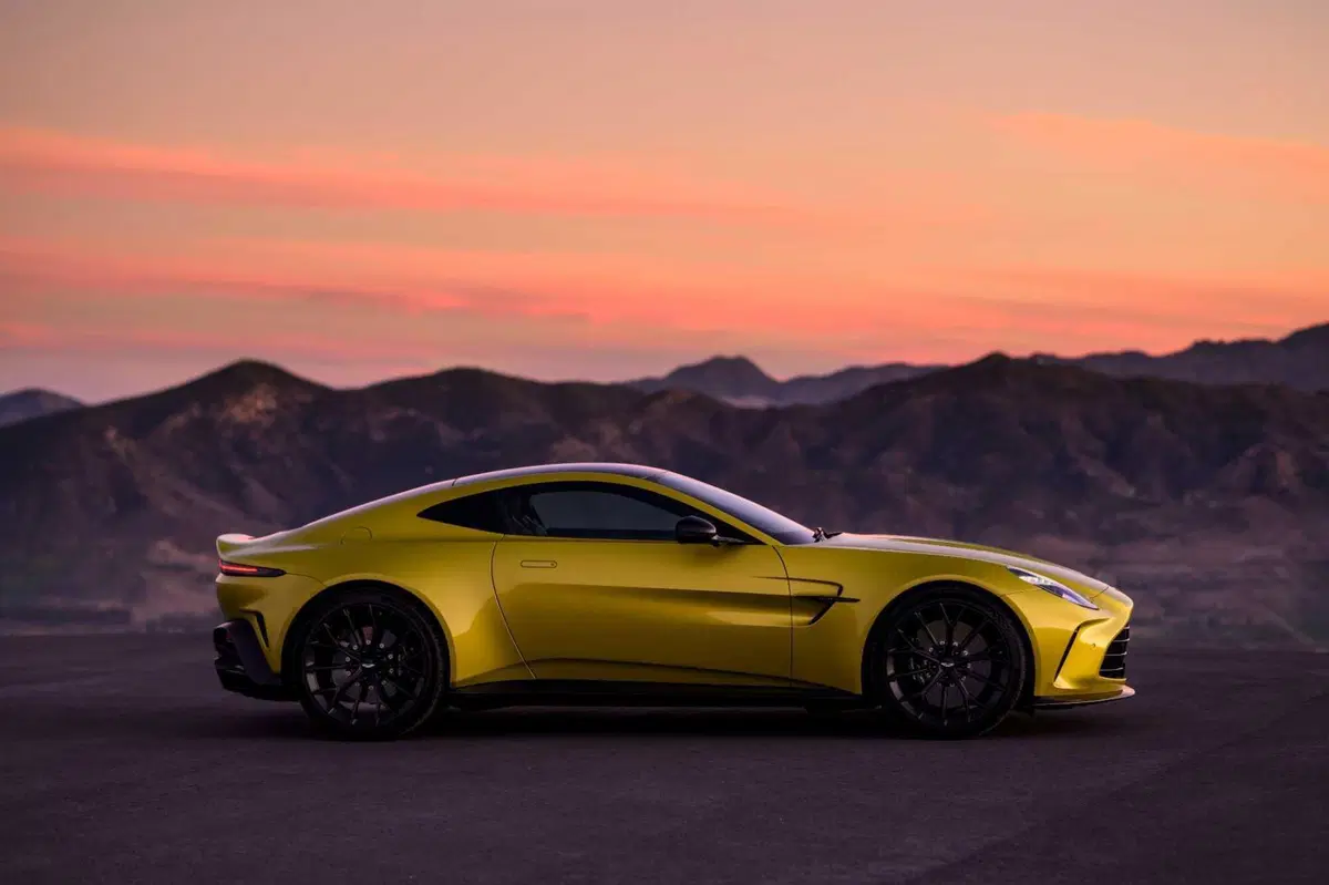 Aston Martin Vantage 2024: tutta nuova e al top per l'esperienza di guida (19)