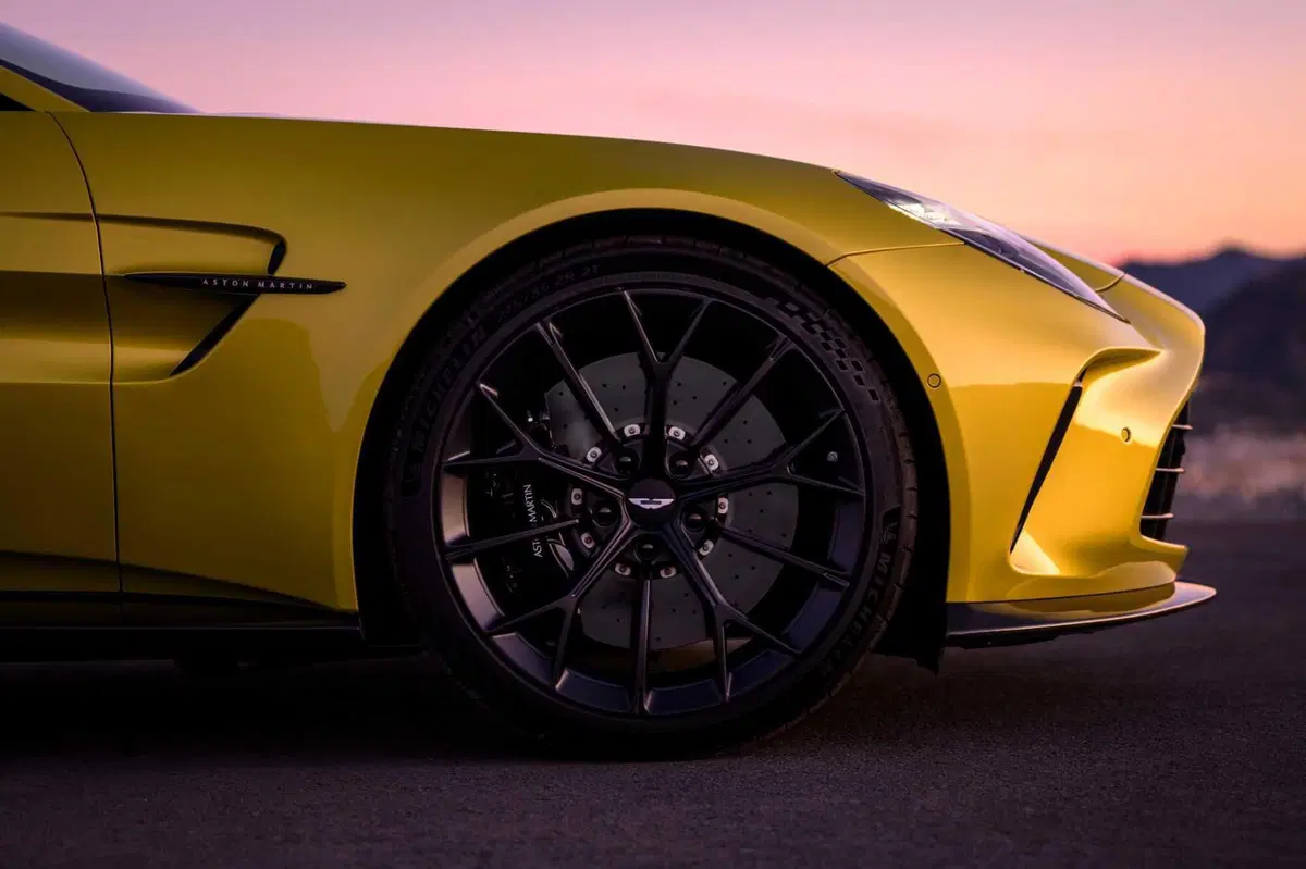Aston Martin Vantage 2024: tutta nuova e al top per l'esperienza di guida (20)