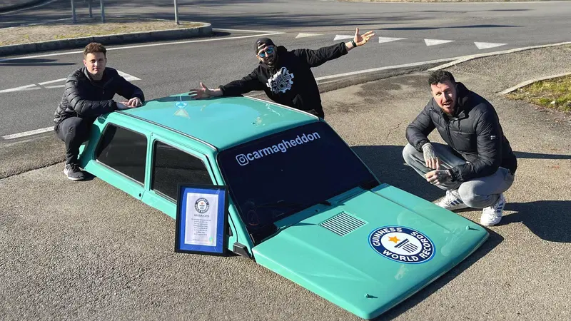 La "mezza Panda" dei Carmagheddon vince il Guinness World Record: &egrave; l'auto pi&ugrave; bassa al mondo