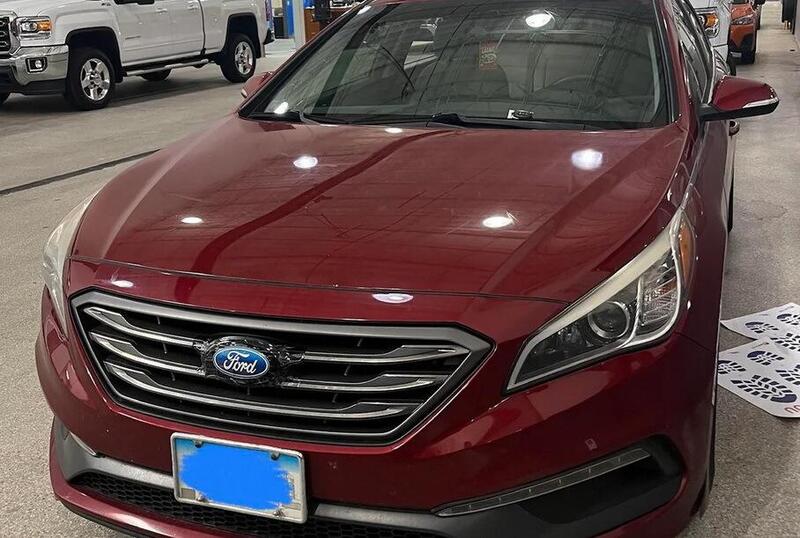 Per non farsi rubare la Hyundai, la trasforma in una Ford