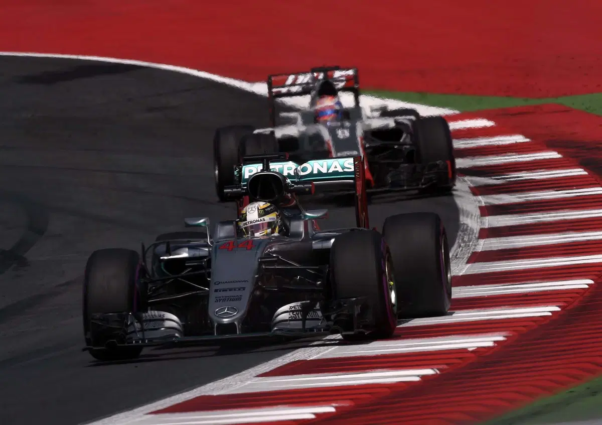 F1, Gp Austria 2016: vince Hamilton. Terzo Raikkonen