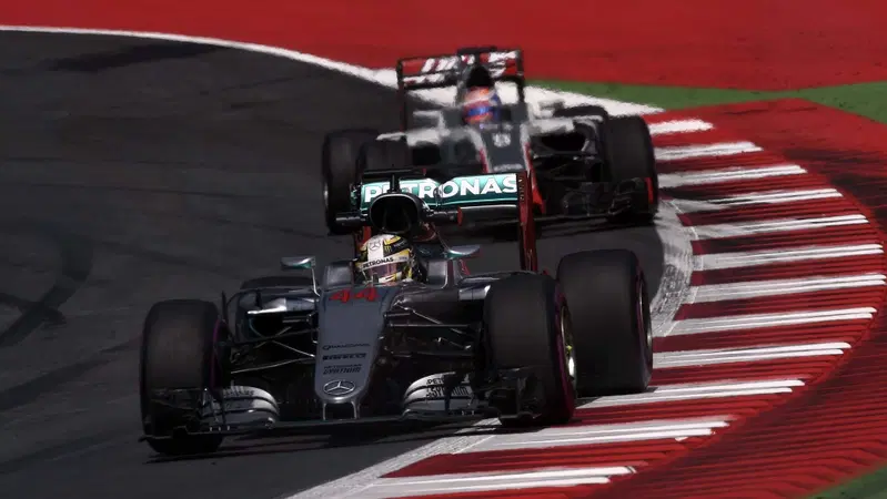 F1, Gp Austria 2016: vince Hamilton. Terzo Raikkonen
