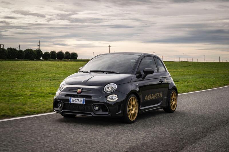 Abarth 695 75&deg; Anniversario: edizione limitata con il T-Jet da 180 CV