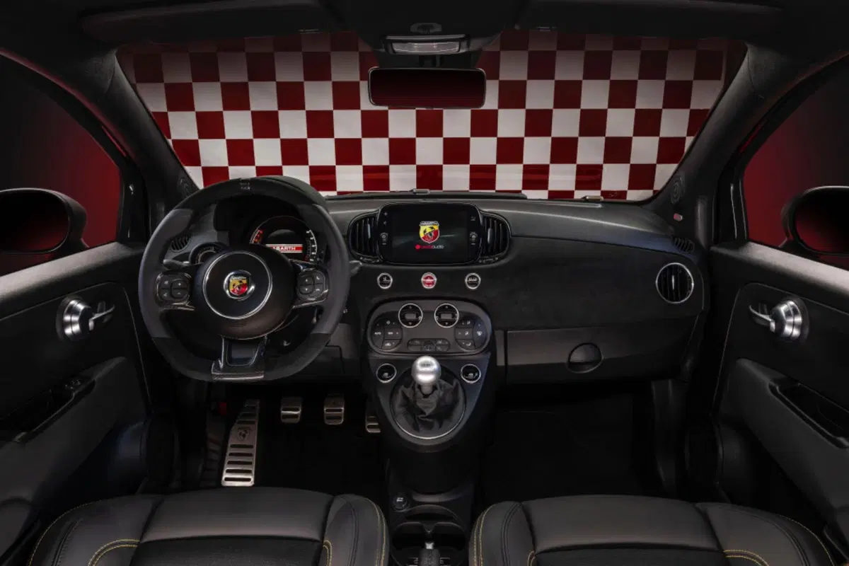 Abarth 695 75° Anniversario: edizione limitata con il T-Jet da 180 CV (4)