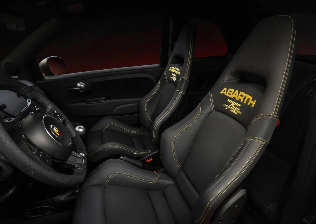 Abarth 695 75° Anniversario: edizione limitata con il T-Jet da 180 CV (7)