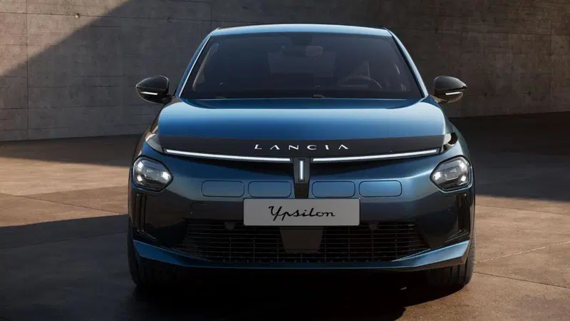 Nuova Lancia Ypsilon 2024 dal vivo: come nessun'altra, &egrave; lo STILE ITALIANO [VIDEO]