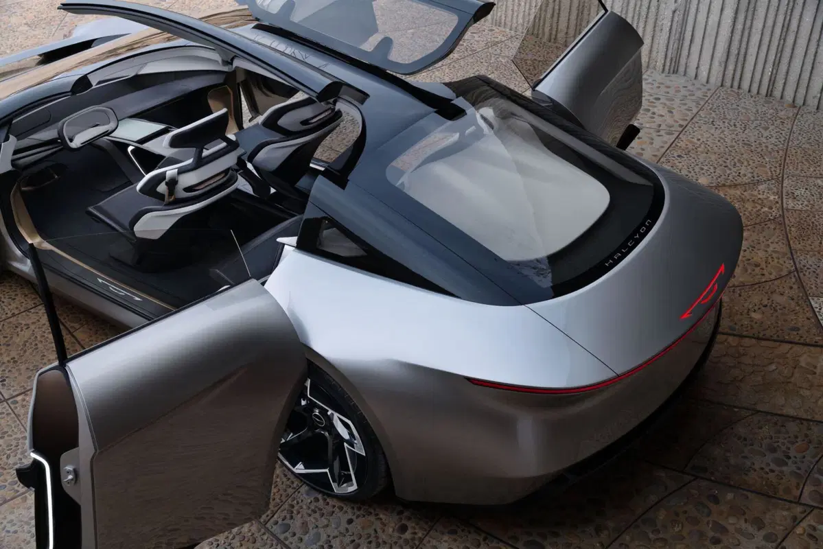Chrysler reinventa la futura elettrica, si parte dal concept Halcyon (4)