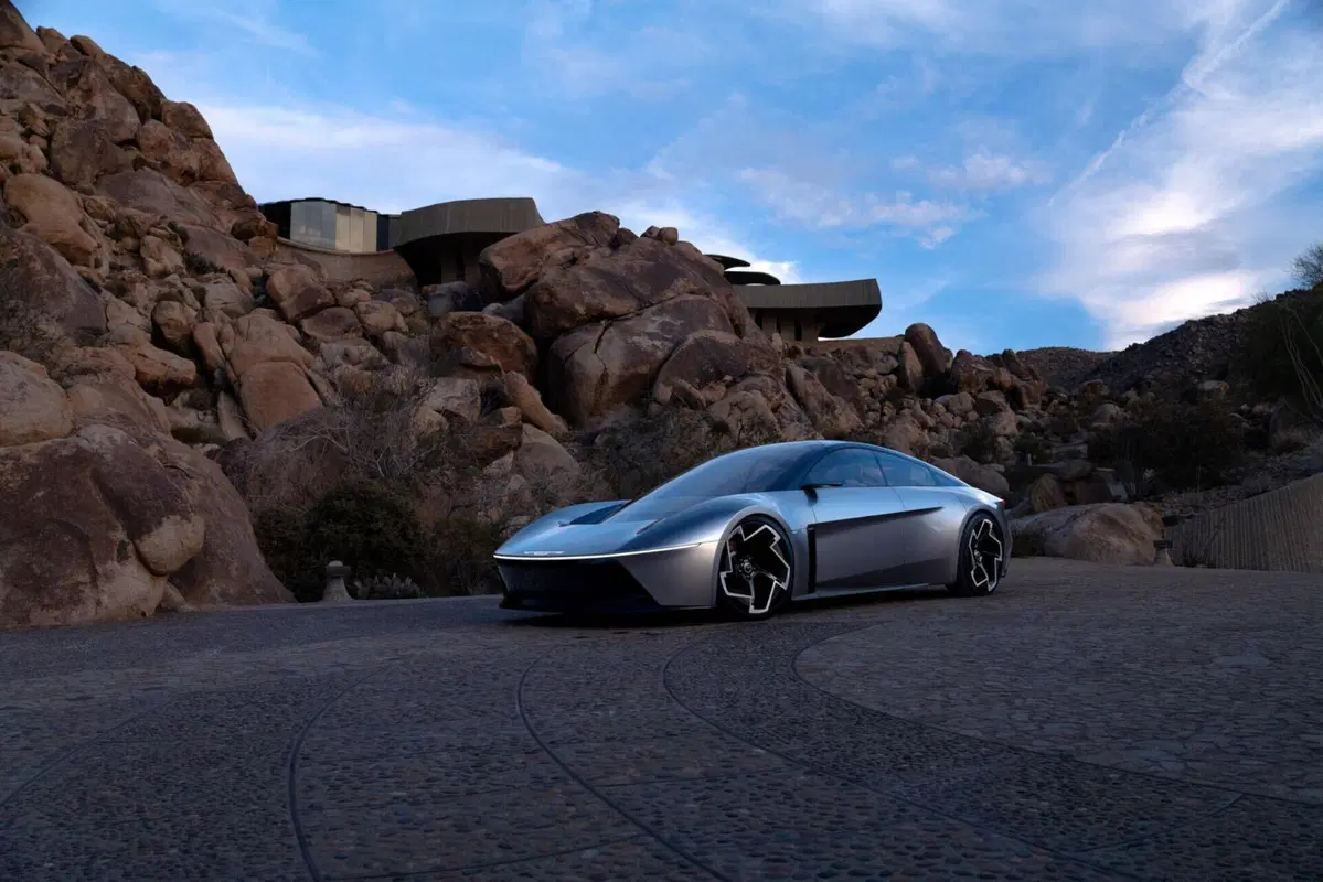 Chrysler reinventa la futura elettrica, si parte dal concept Halcyon (13)