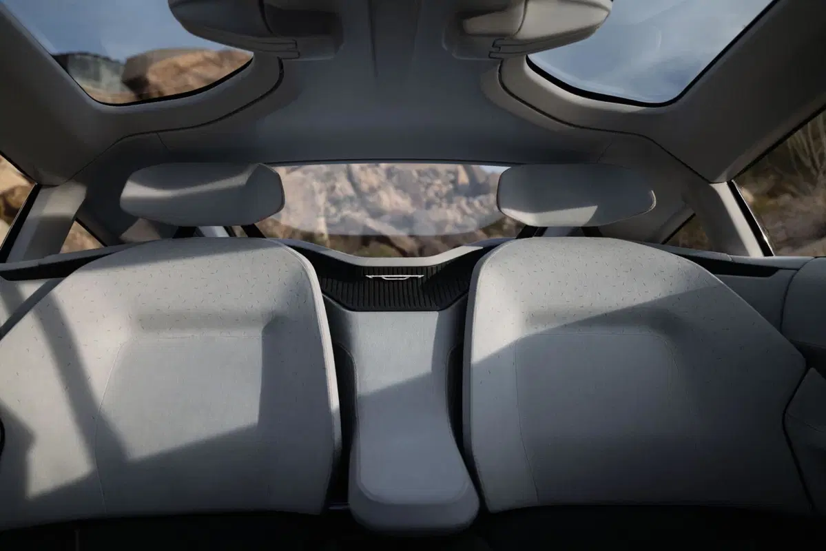 Chrysler reinventa la futura elettrica, si parte dal concept Halcyon (17)