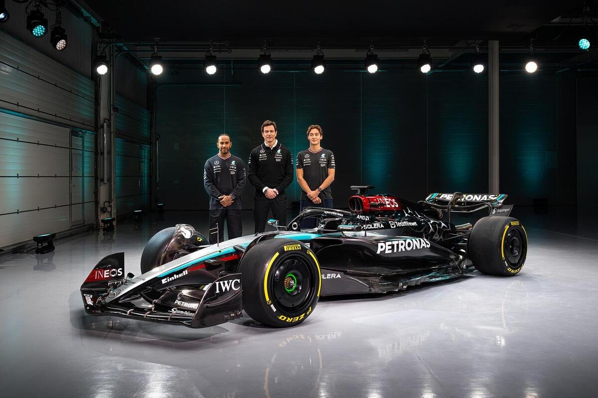 F1. Mercedes presenta la W15, Lewis Hamilton: “Incredibilmente grato al  lavoro svolto dall'intera squadra” - Formula 1 
