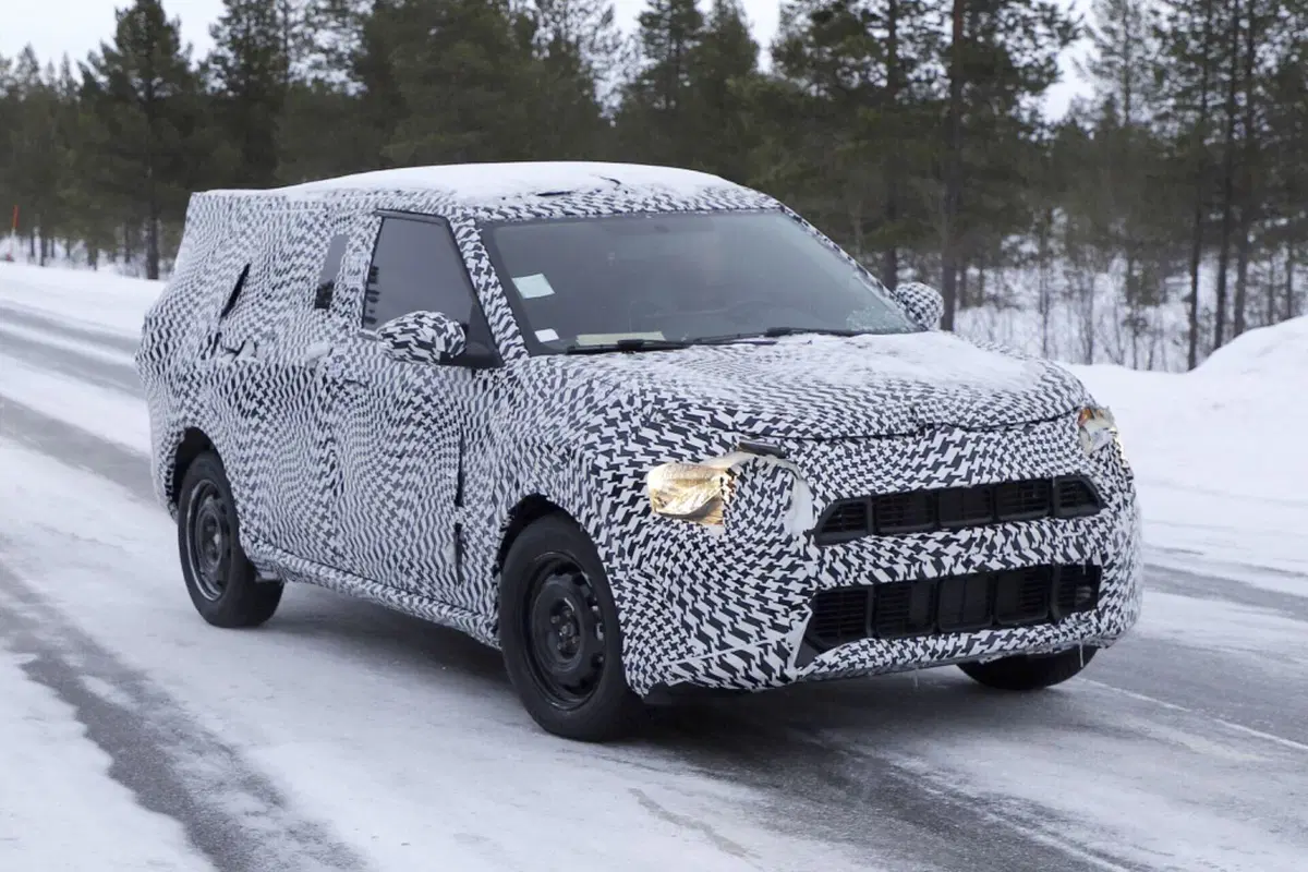 Citroen C3X, alimentazione a benzina e 100% elettrica [Foto Spia] (11)