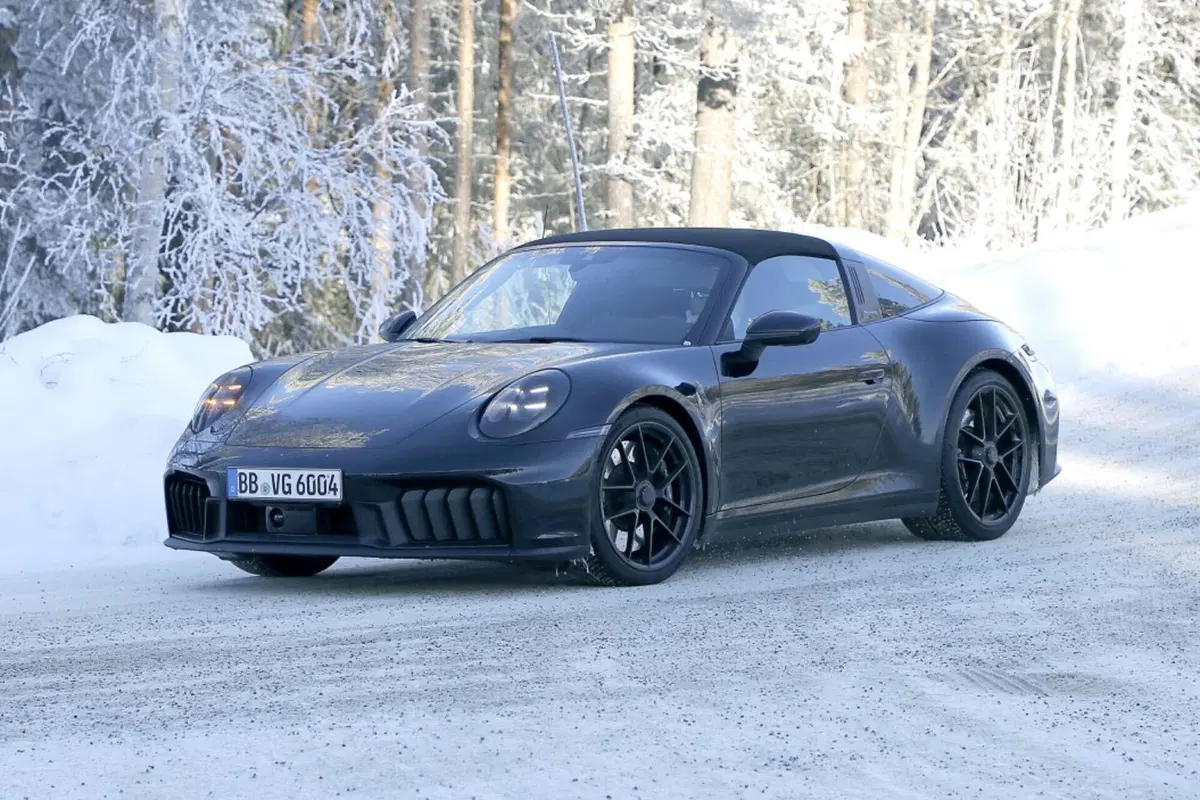 Porsche 911 Targa, ecco il nuovo facelift [Foto Spia] (3)