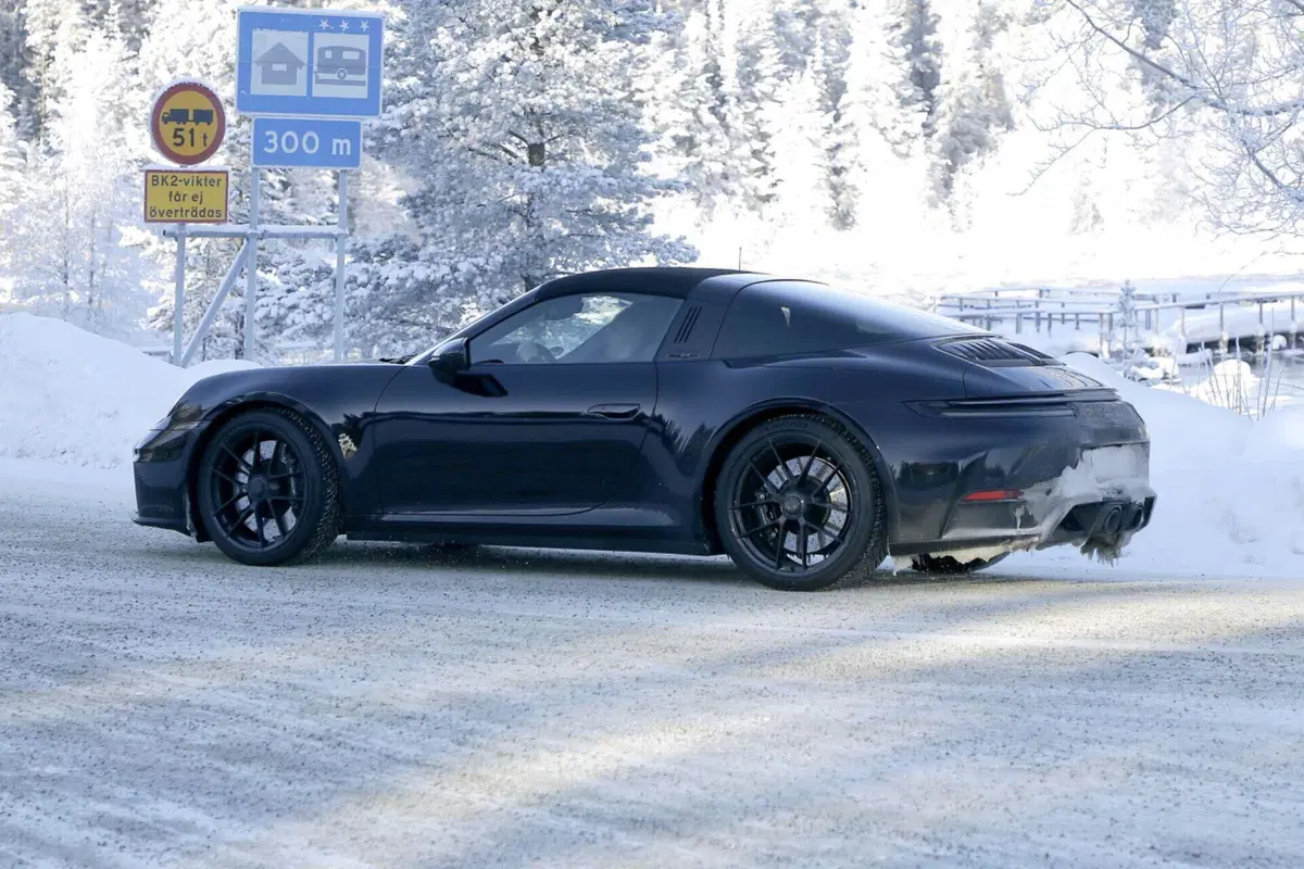 Porsche 911 Targa, ecco il nuovo facelift [Foto Spia] (2)