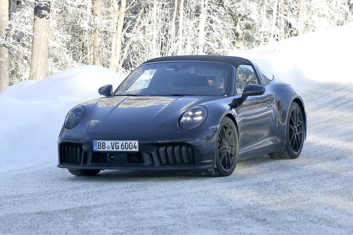 Porsche 911 Targa, ecco il nuovo facelift [Foto Spia] (4)