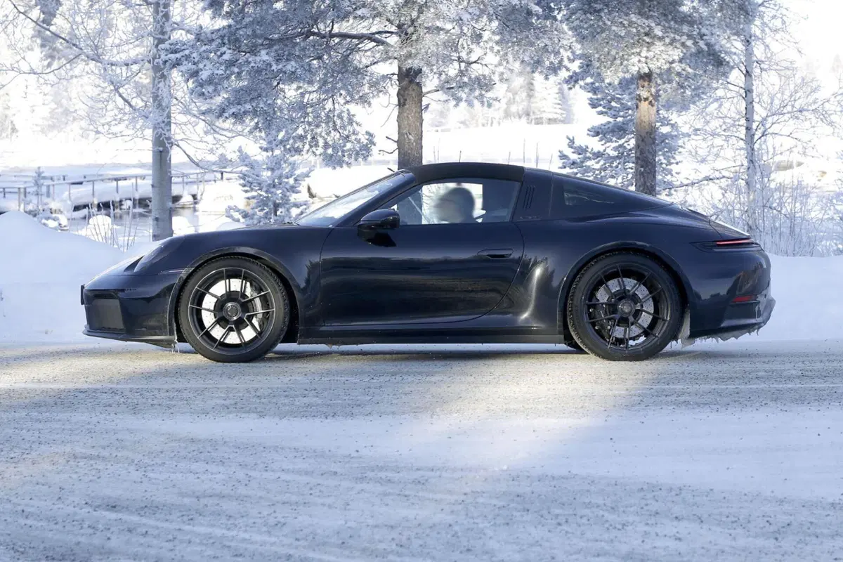 Porsche 911 Targa, ecco il nuovo facelift [Foto Spia] (5)