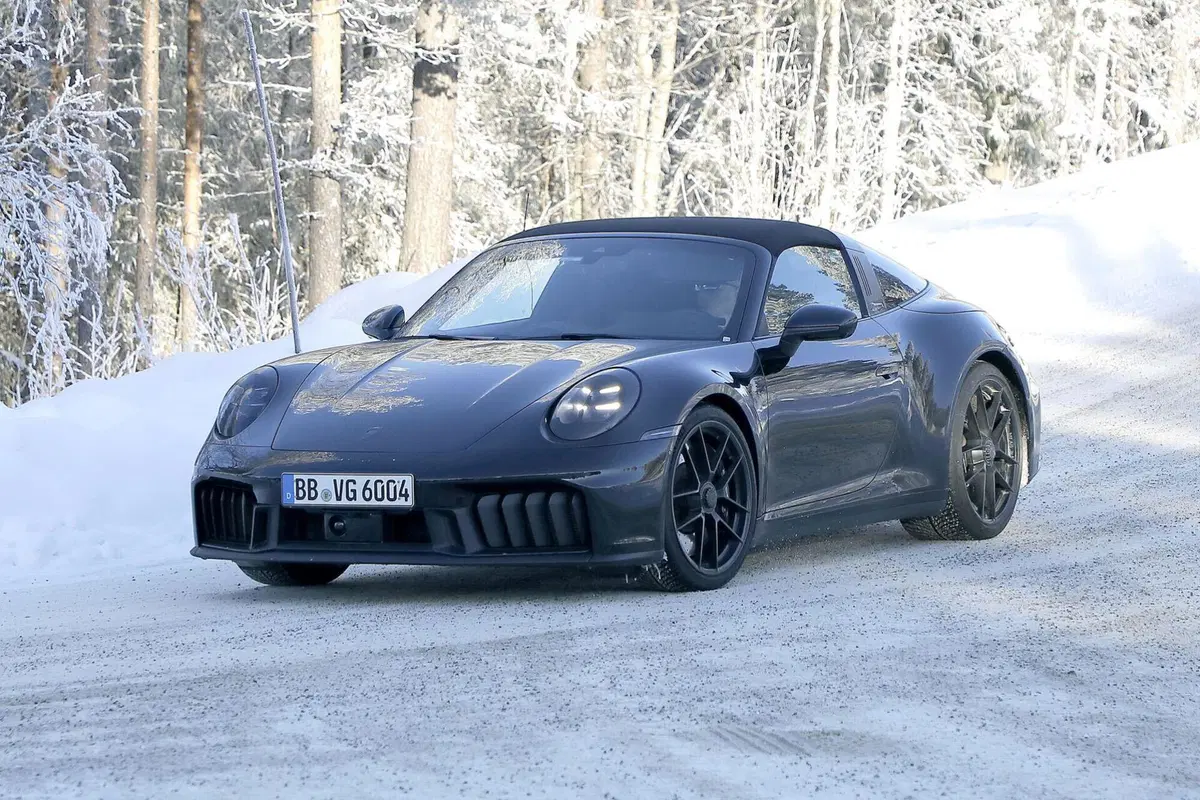 Porsche 911 Targa, ecco il nuovo facelift [Foto Spia] (6)