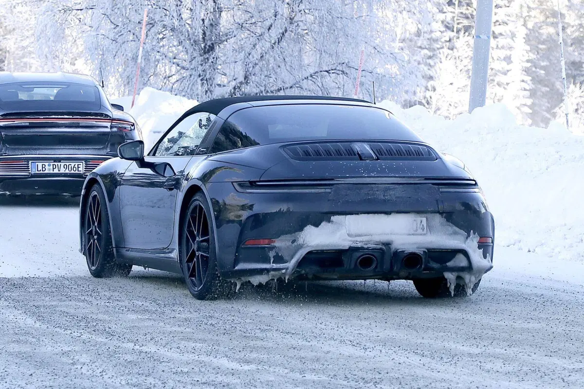Porsche 911 Targa, ecco il nuovo facelift [Foto Spia] (7)
