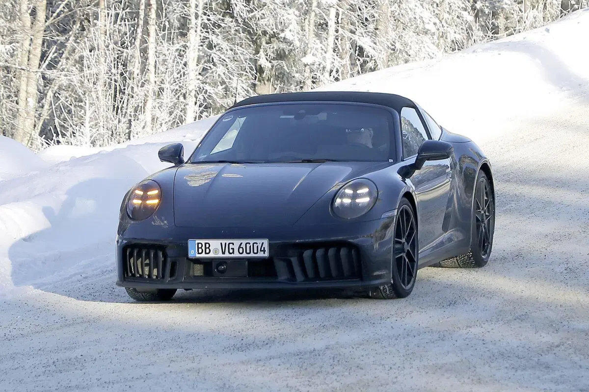 Porsche 911 Targa, ecco il nuovo facelift [Foto Spia] (8)