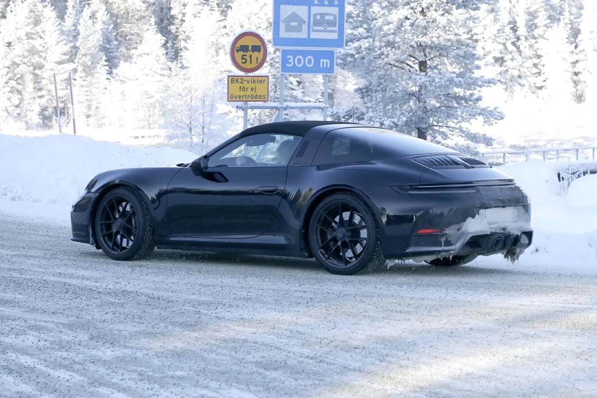 Porsche 911 Targa, ecco il nuovo facelift [Foto Spia] (9)