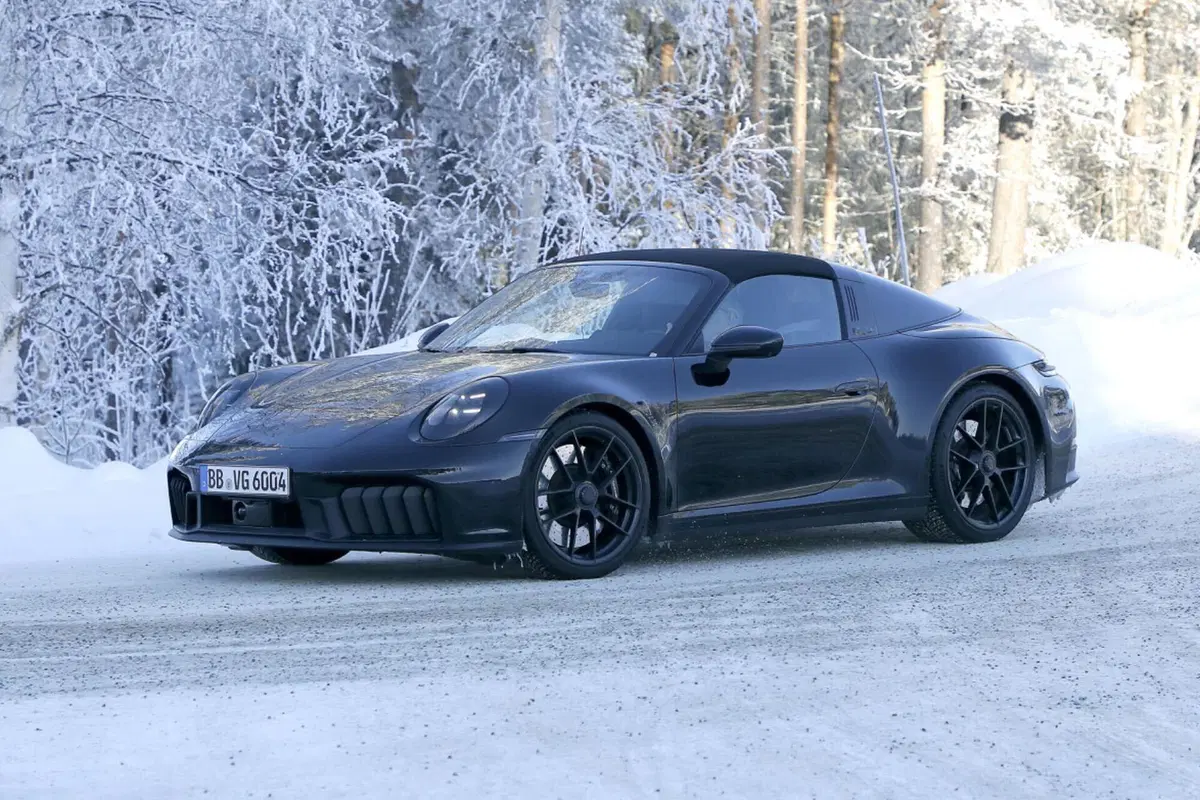 Porsche 911 Targa, ecco il nuovo facelift [Foto Spia] (10)