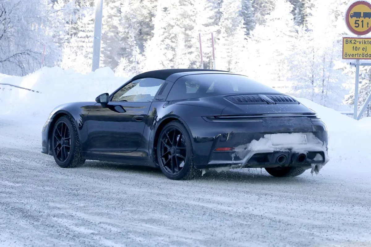 Porsche 911 Targa, ecco il nuovo facelift [Foto Spia] (11)