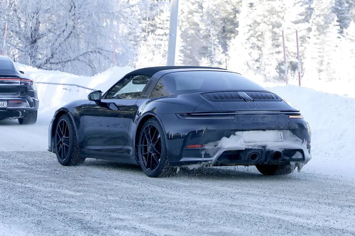 Porsche 911 Targa, ecco il nuovo facelift [Foto Spia] (12)