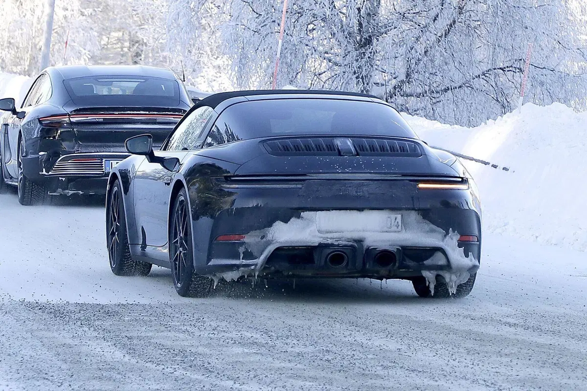 Porsche 911 Targa, ecco il nuovo facelift [Foto Spia] (13)