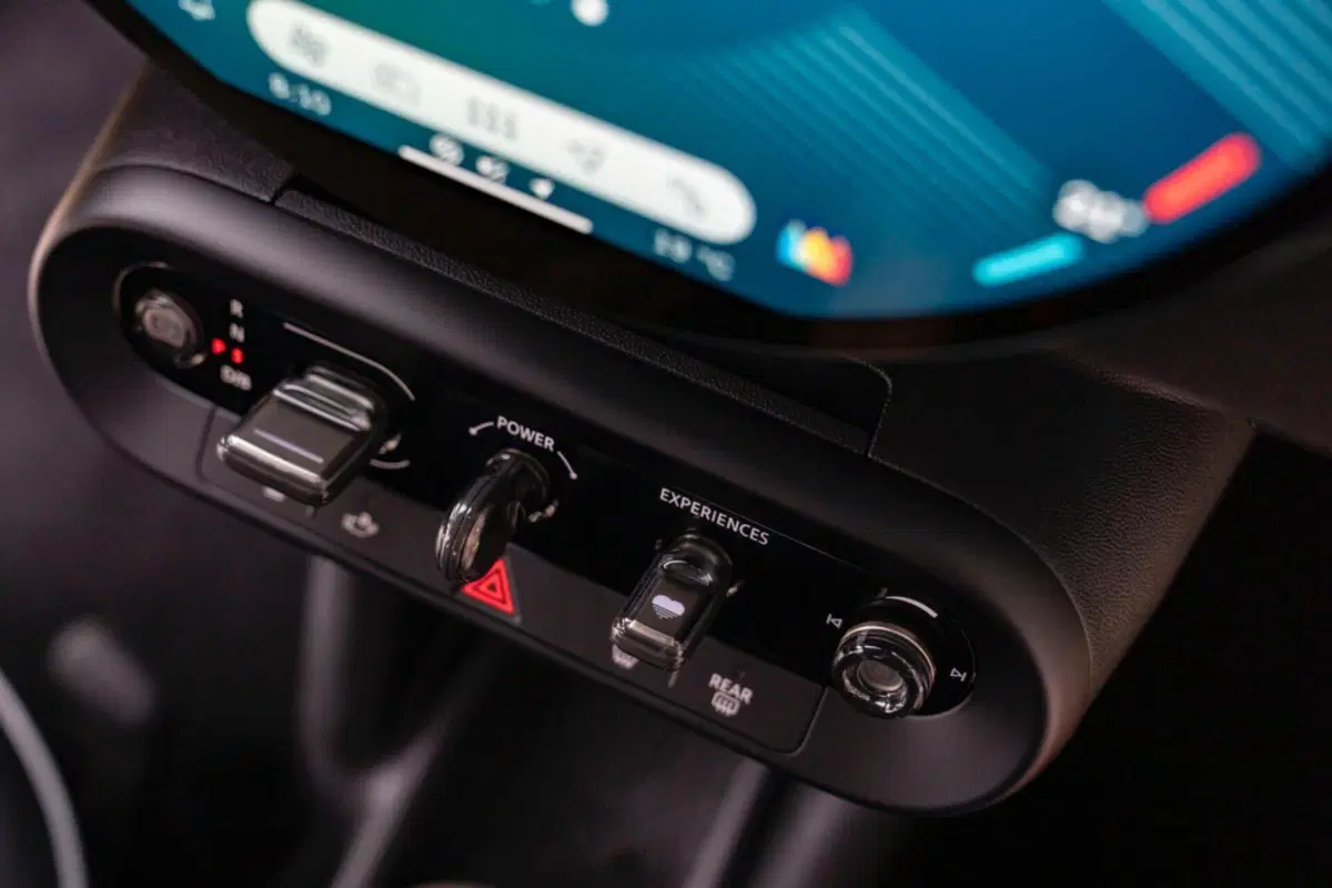 Nuova MINI Cooper E, arriva l’allestimento Classic (7)