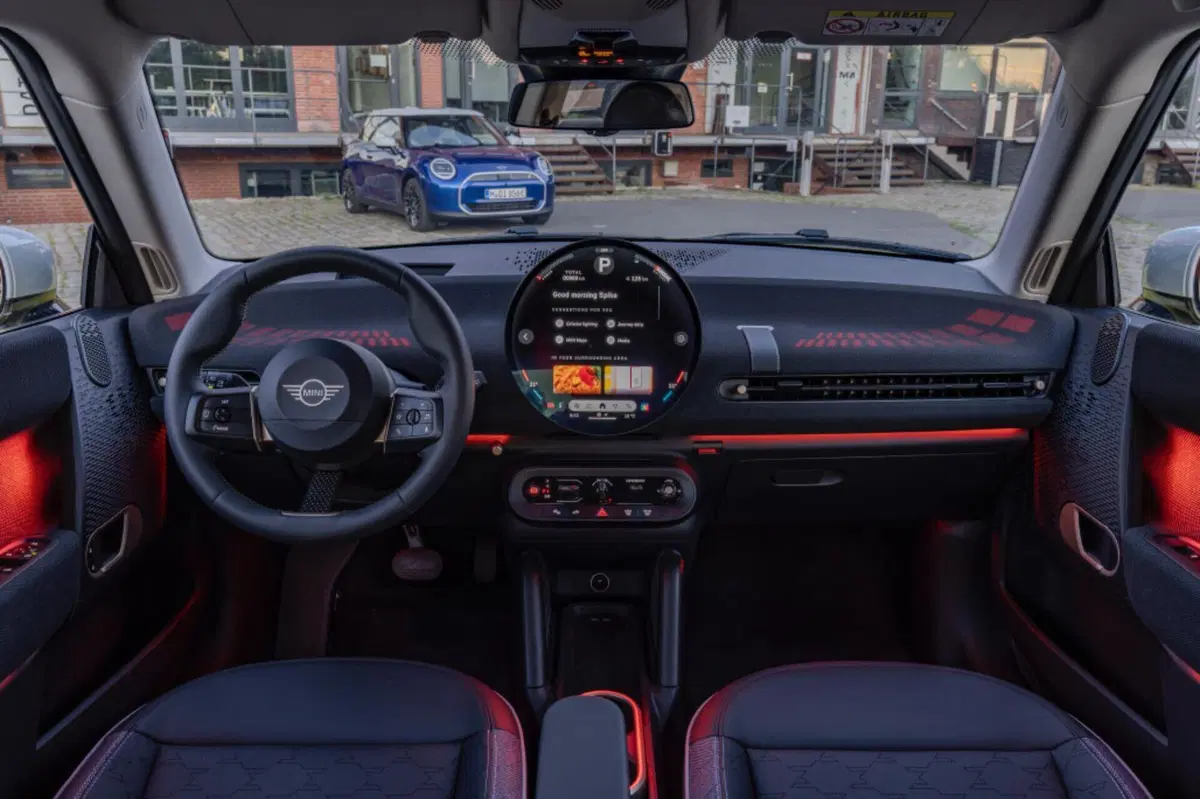 Nuova MINI Cooper E, arriva l’allestimento Classic (4)