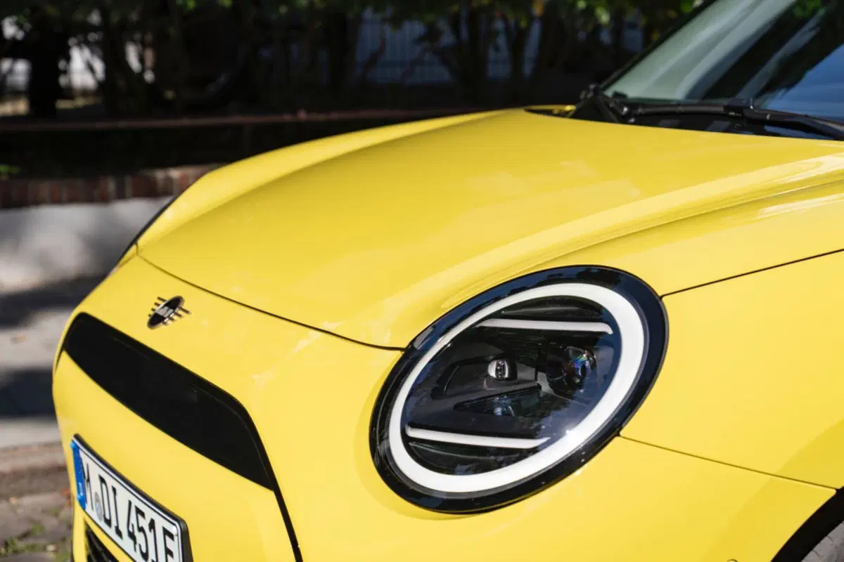 Nuova MINI Cooper E, arriva l’allestimento Classic (5)