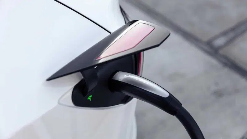 Tesla: update software "antighiaccio" rilasciato, si riscalda la presa di ricarica 