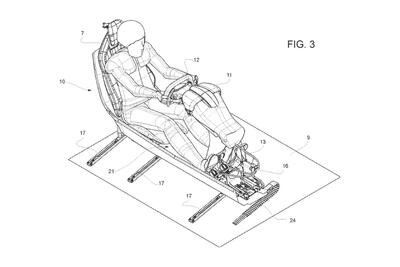 Ferrari: brevettato il sedile che scorre al centro dell&#039;auto per la guida in pista (o in Gran Bretagna)