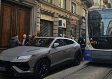 Lamborghini Urus vs Tram a Torino: venti minuti di blocco, passeggeri inferociti